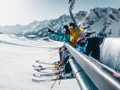 Familienskifahren am Ahorn im Skigebiet Mayrhofen © Zillertal Tourismus / Christoph Johann