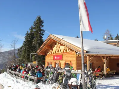 Wintersportler auf der Gamsalm im Skigebiet Ehrwalder Wettersteinbahnen © Ehrwalder Wettersteinbahnen