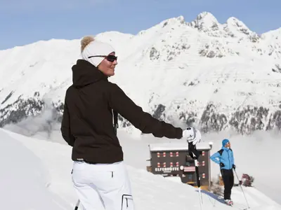 Skifahren mit Ausblick am Elfer © Elferlifte / Andre Schönherr