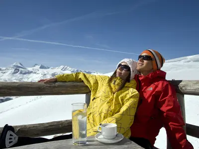 Pause vom Skifahren auf einer Hütte © Freesports Arena Dachstein Krippenstein / Leo Himsl