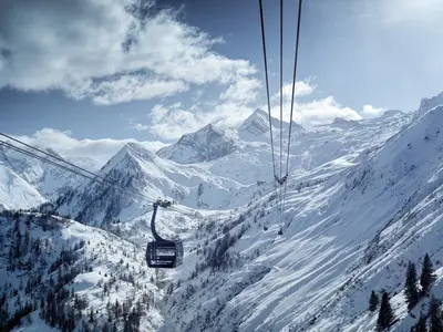 Die 3K K-onnection ermöglicht seit November 2019 erstmals Ski-in Ski-out direkt von Kaprun auf den Gletscher. © Gletscherbahnen Kaprun AG / Stefan Wascher