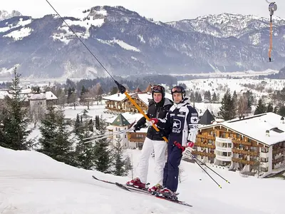 Liftfahren im Skigebiet Erpfendorf © Der Lärchenhof