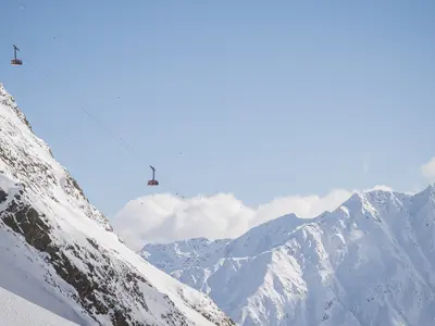 Spektakuläre Gondelfahrt: Schon die Talstation liegt auf über 2000 Meter Höhe © Schnalstal / Harald Wisthaler