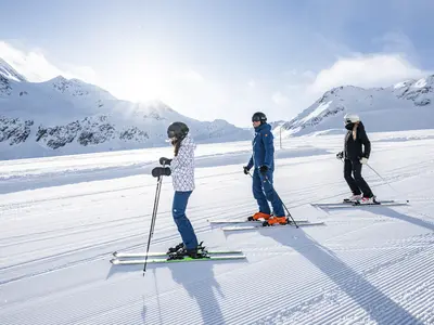 Skigruppe am Schnalstaler Gletscher © Schnalstal / Harald Wisthaler