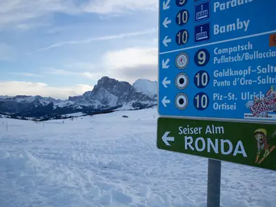 Pistenschild an der Bergstation des Laurin-Lifts © Sebastian Lindemeyer