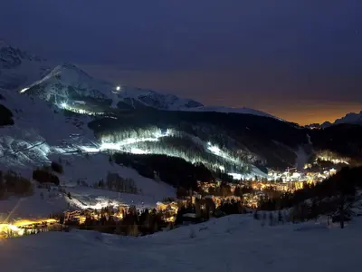 Skigebiet bei Nacht © Consorzio Turistico Valchiavenna