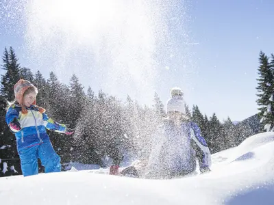 Spielende Kinder im Schnee am Vigiljoch © MGM/Alex Filz