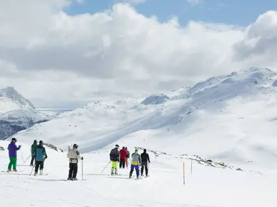 Skifahrer auf Piste im Hemsedal Skicenter © Hemsedal Skisenter