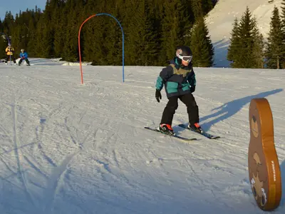 Kinder im Kinderland im Skigebiet Sjusjoen Skicenter © Sjusjoen Skicenter