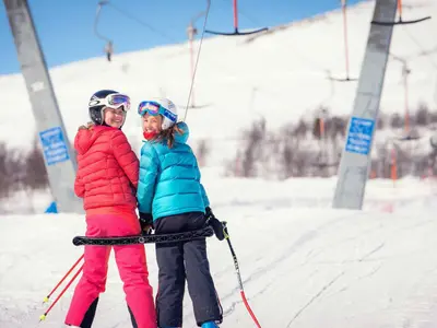 Kinder am Schlepplift im Skigebiet Geilofjellet © Geilo Holiday
