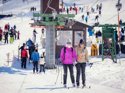 Skifahrer am Schlepplift im SKigebiet Geilofjellet © Geilo Holiday