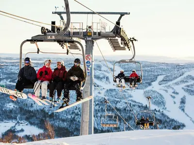 Skifahrer auf Sessellift im Skigebiet Geilofjellet &nbsp; © Geilo Holiday