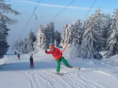 Skifahrer am Schlepplift im Skigebiet Skeikampen © Skeikampen Resort