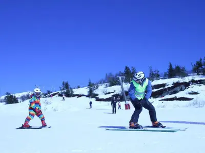 Unterwegs mit der Skischule im Skigebiet Lifjell Skisenter © lifjell.telemark