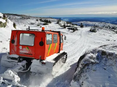 Eine Pistenraupe im Skigebiet Lifjell Skisenter © lifjell.telemark