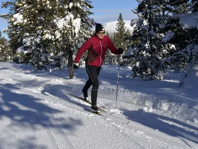 Langläufer im Wald © Nisse Schmidt - Idre Fjäll