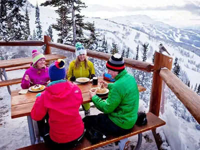 Vielfältiges Gastronomieangebot in Whistler Mountain © Whistler Blackcomb; Justa Jeskova