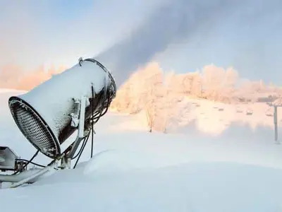 Schneekanonen sorgen für perfekte Bedingungen © Snow Valley Ski Club