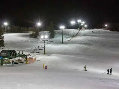 Nachtskilauf in Snow Valley © Snow Valley Ski Club