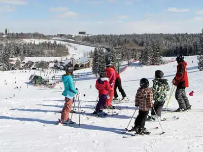 Skifahrer im Skigebiet Snow Valley © Snow Valley Ski Club