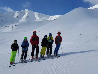 Familienspaß auf den Pisten  im Skigebiet Marmot Basin © Marmot Basin