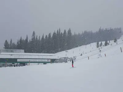 Die Sessellift Station im Skigebiet  Marmot Basin © Marmot Basin