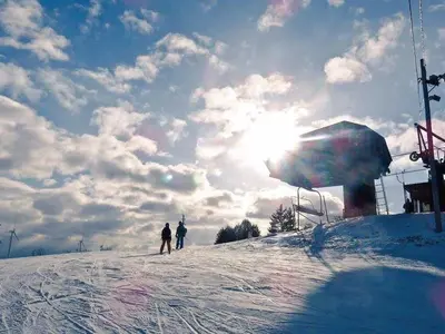 Blick vom Gipfel über das Skigebiet von Brimacombe © Brimacombe