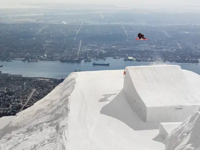 Snowboarder im Funpark von Grouse Mountain © Grouse Mountain Resort