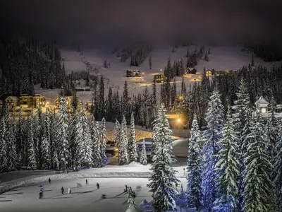 Nachtskilauf im SilverStar Mountain Resort © SilverStar Mountain Resort