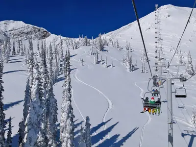 Blick auf einen Sessellift im Skigebiet Fernie © Fernie Alpine Resort