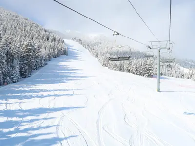Sessellift im Skigebiet Nakiska © Patrick Tait
