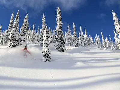 Skifahrer im Whitewater Ski Resort © Whitewater Ski Resort