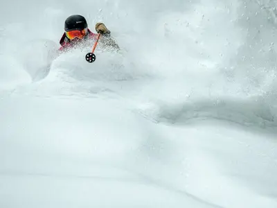 Tiefschneeabfahrt in Vail © Vail Resorts, Daniel Milchev