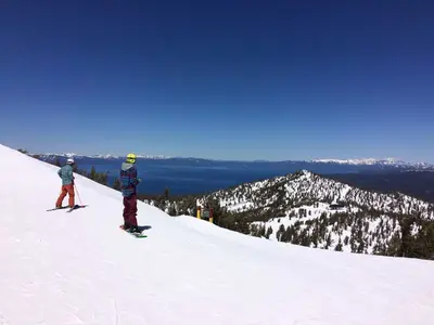 Atemberaubender Blick auf die umliegenden Berge © Heavenly Mountain