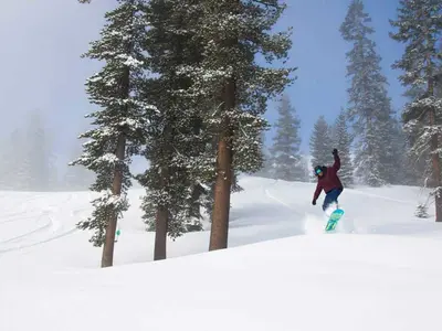 Tiefschneeabfahrt in Northstar © Northstar California Resort