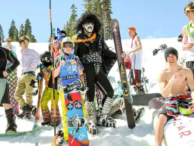 Lustige Verkleidungen auf der Piste © Northstar California Resort