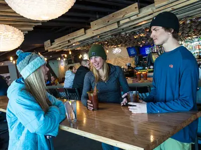 Pause in der 6th Alley Bar & Grill