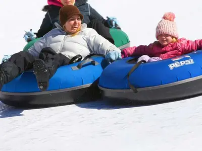 Spaß beim Snowtubing © Bogus Basin Mountain Recreational Association