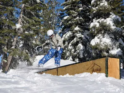 Kunststücke im Snowpark © Dodge Ridge