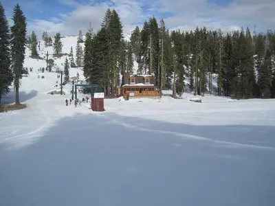 Blick auf den Sessellift  © Donner Ski Ranch