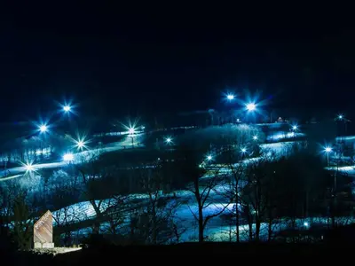 Nachtskilauf im Skigebiet © Montage Mountain