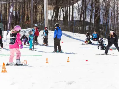 Skifahren lernen in der Skischule © Montage Mountain