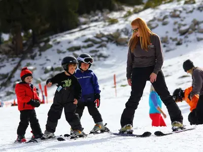 Die Kleinsten lernen Skifahren © China Peak Mountain Resort