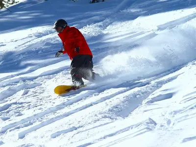 Tiefschneeabfahrt in China Peak © China Peak Mountain Resort