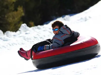 Spaß auf der Tubing Bahn © China Peak Mountain Resort