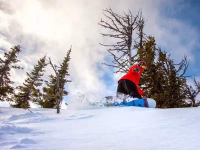 Snowboarder in Showdown Montana © Showdown Montana