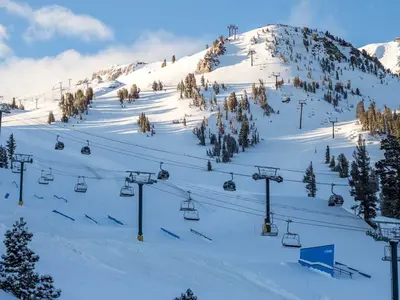 Blick auf Pisten und Terrain Park © Mammoth Mountain Ski Area
