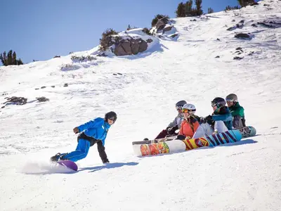 Snowboarder in Mammoth © Mammoth Mountain Ski Area