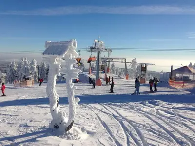 Dank moderner Beschneiungsanlagen ist Klinovec schneesicher © Skiareal Klinovec