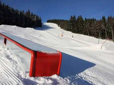 Längste Abfahrt im Skigebiet ist die Modra-Piste © harrachov.com